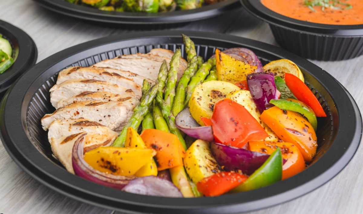 How does the Degradable Circular Sushi Box handle moisture and condensation from freshly made sushi?